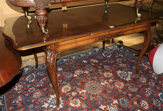 Glass topped extending dining table(-)